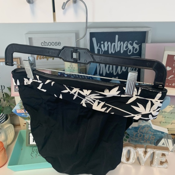 5 for $25-NWT St Johns Bay black and white bottoms size 8 - Picture 3 of 16
